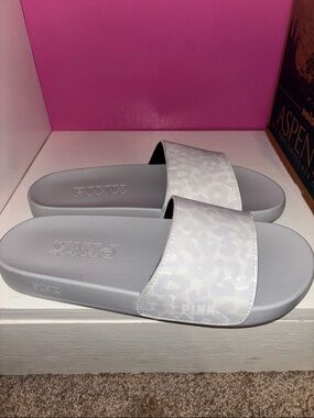 PINK Victoria's Secret Gray & White Leopard-Pattern Slide Sandals